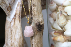 Rose quartz gold necklace