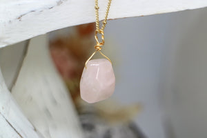 Rose quartz gold necklace