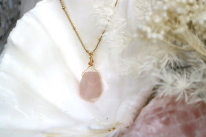 Rose quartz gold necklace