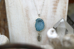Blue goede druzy agate silver necklace with shell charm