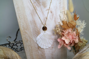 Mother of pearl shell gold necklace