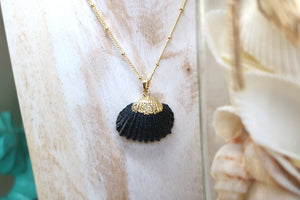 Black and gold cockle shell necklace