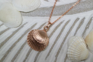 Rose gold shell necklace