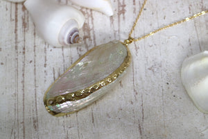 White shell gold necklace