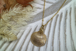 Gold and white pearl shell necklace