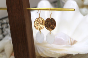 Dita Earrings - Pearl Shell / Gold