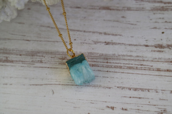 Load image into Gallery viewer, Blue Druzy Quartz Crystal Gold Necklace
