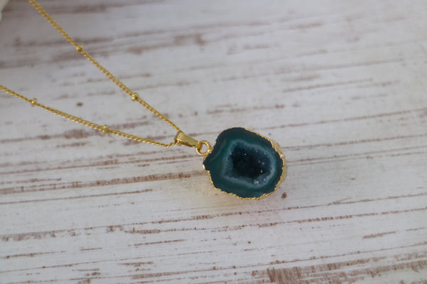 Load image into Gallery viewer, Green Geode Druzy Agate Crystal Gold Necklace
