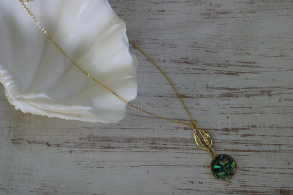 Load image into Gallery viewer, Paua Shell Gold Necklace with Gold Shell Connector
