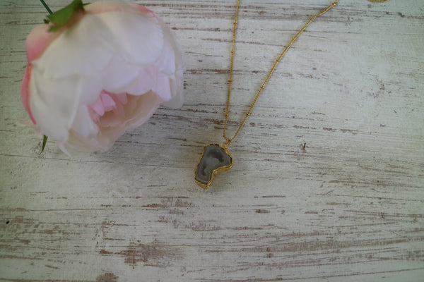 Load image into Gallery viewer, White Geode Druzy Agate Gold Necklace
