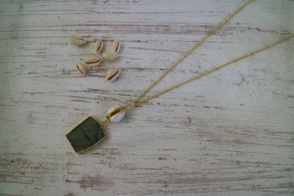 Load image into Gallery viewer, Labradorite Gemstone Gold Necklace with Cowrie Shell Connector
