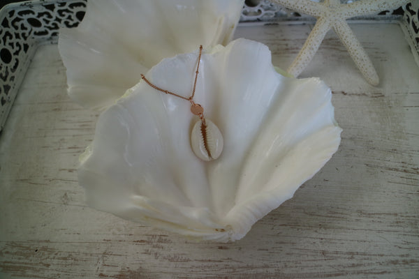 Load image into Gallery viewer, White Cowrie Shell Rose Gold Necklace
