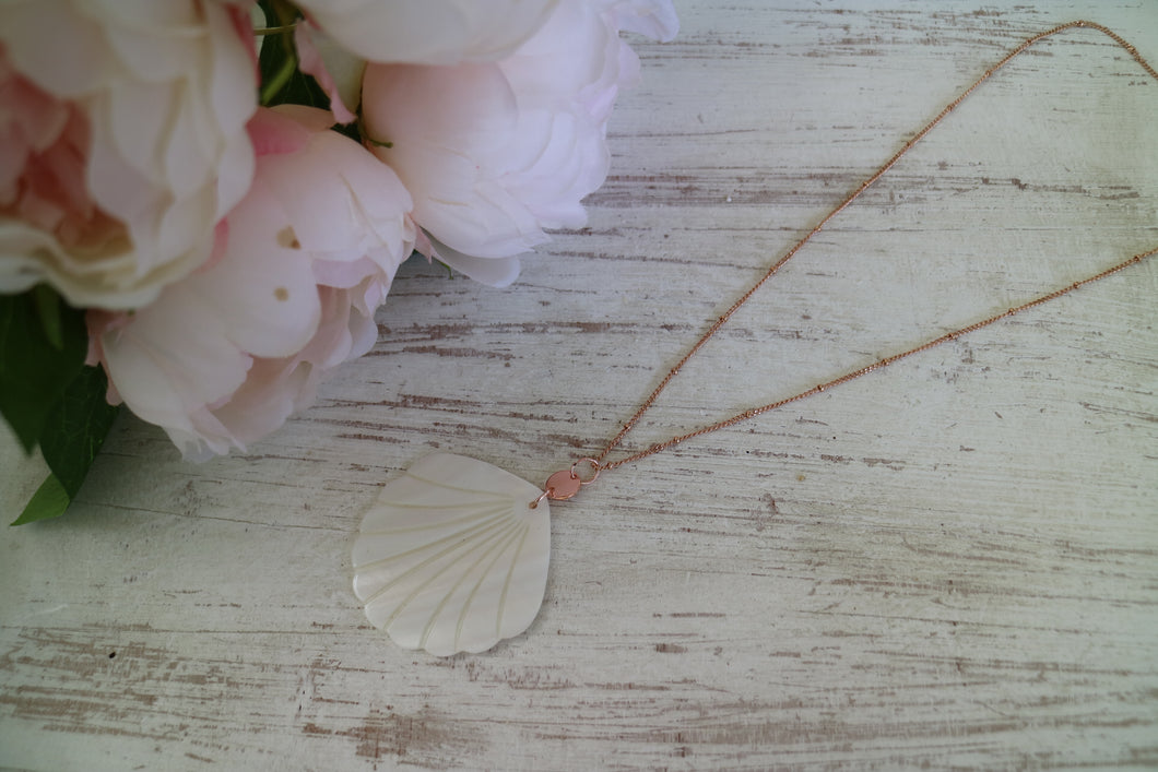 Pearl Shell Rose Gold Necklace