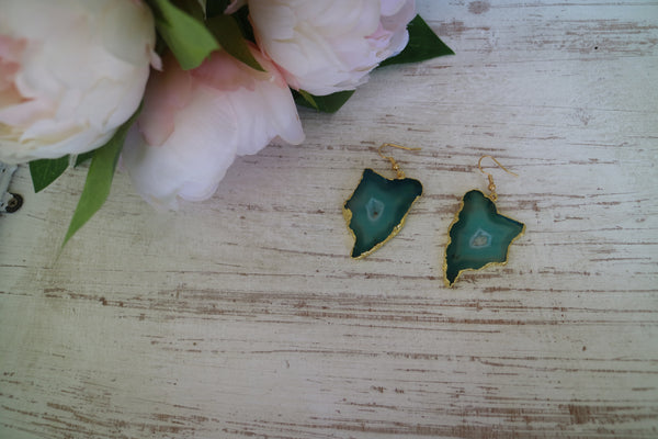 Load image into Gallery viewer, Green geode druzy agate gold earrings
