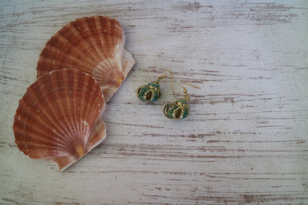 Load image into Gallery viewer, Green conch sea shell gold earrings
