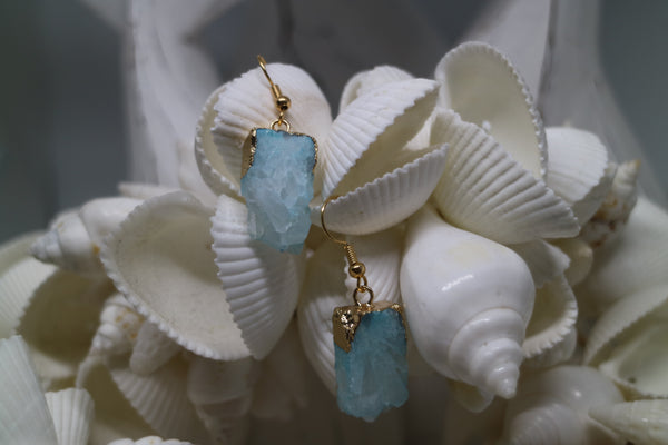 Load image into Gallery viewer, Blue druzy quartz gold earrings
