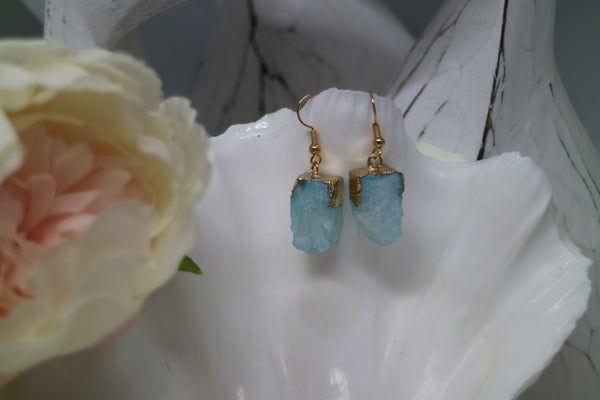 Load image into Gallery viewer, Blue druzy quartz gold earrings
