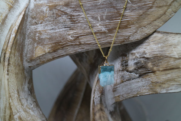 Load image into Gallery viewer, Blue Druzy Quartz Crystal Gold Necklace
