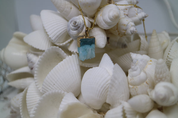 Load image into Gallery viewer, Blue Druzy Quartz Crystal Gold Necklace
