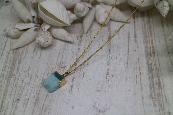 Load image into Gallery viewer, Blue Druzy Quartz Crystal Gold Necklace
