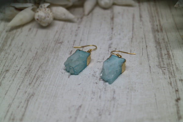 Load image into Gallery viewer, Blue druzy quartz gold earrings
