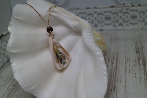 Load image into Gallery viewer, Shell Rose Gold Necklace
