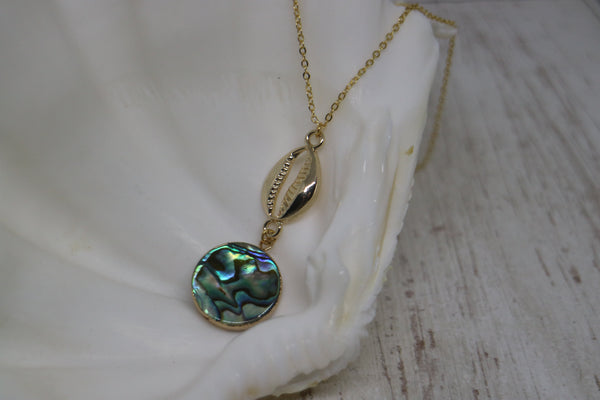 Load image into Gallery viewer, Paua Shell Gold Necklace with Gold Shell Connector
