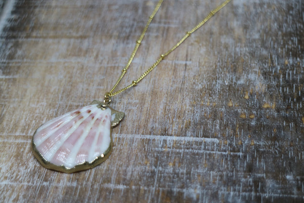 Load image into Gallery viewer, Pink and White Scallop Shell Gold Necklace
