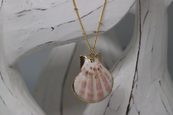 Load image into Gallery viewer, Pink and White Scallop Shell Gold Necklace
