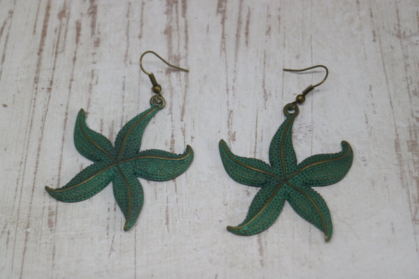 Load image into Gallery viewer, Bronze green patina starfish earrings
