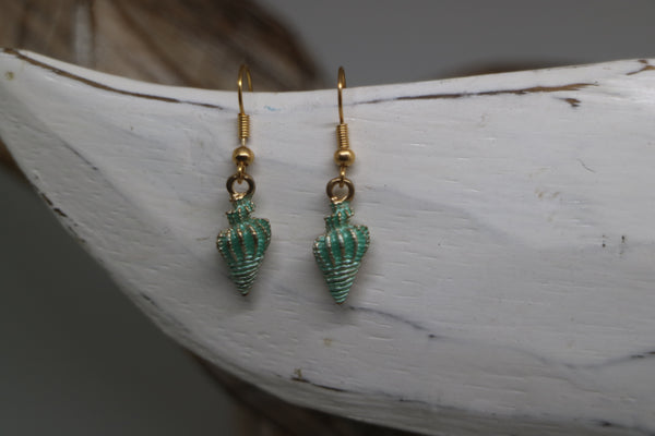 Load image into Gallery viewer, Aqua green and gold shell earrings
