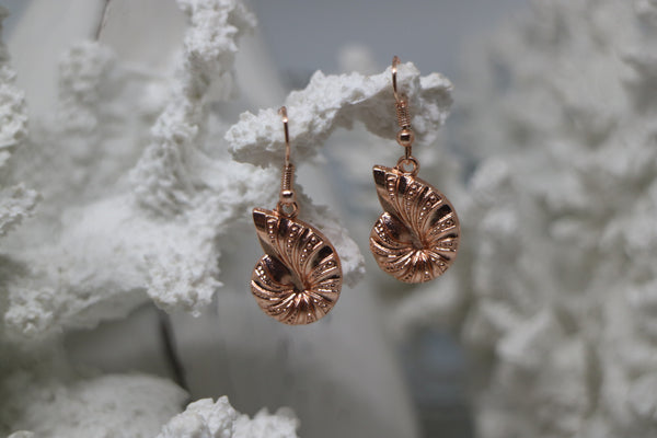 Load image into Gallery viewer, Rose gold shell earrings
