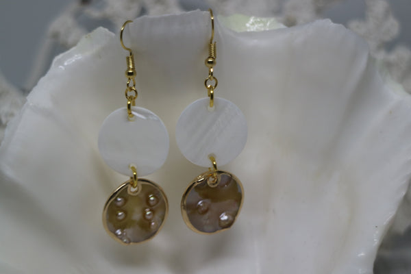 Load image into Gallery viewer, White Mother of Pearl blister shell gold earrings
