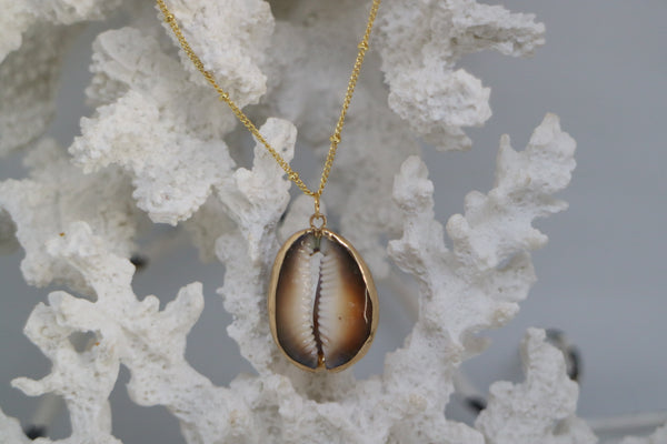 Load image into Gallery viewer, Cowrie Shell Gold Necklace
