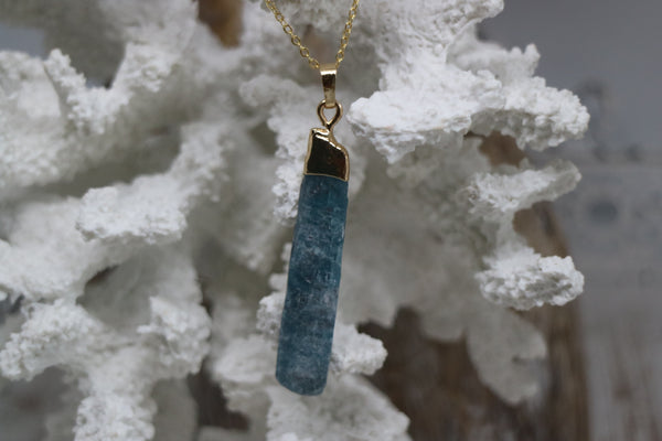 Load image into Gallery viewer, Kyanite Gemstone Gold Necklace
