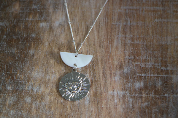 Load image into Gallery viewer, Mother of Pearl Silver Necklace with Sun Pendant

