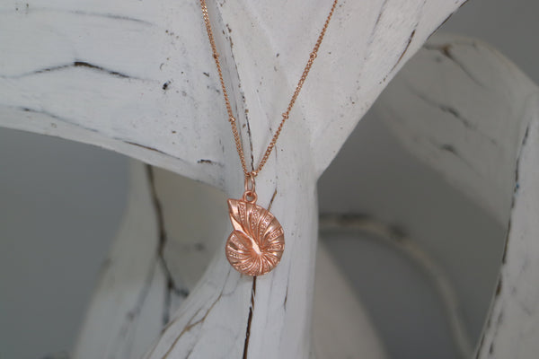 Load image into Gallery viewer, Rose Gold Shell Necklace
