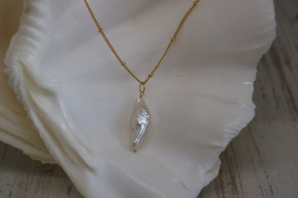 Load image into Gallery viewer, Fresh Water Pearl Gold Necklace
