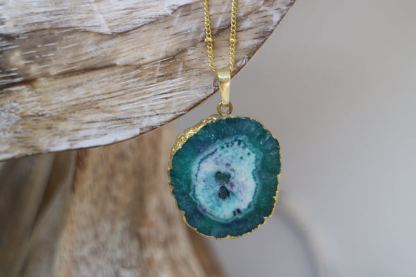 Load image into Gallery viewer, Green Solar Quartz Crystal Gold Necklace
