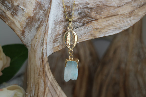 Load image into Gallery viewer, Blue Druzy Quartz Crystal Gold Necklace with Shell Charm
