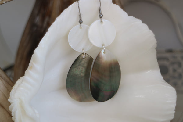 Load image into Gallery viewer, Black and white mother of pearl silver earrings
