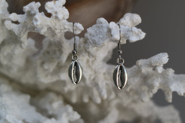 Load image into Gallery viewer, Silver sea shell bohemian earrings
