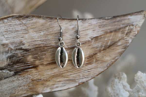 Load image into Gallery viewer, Silver sea shell bohemian earrings
