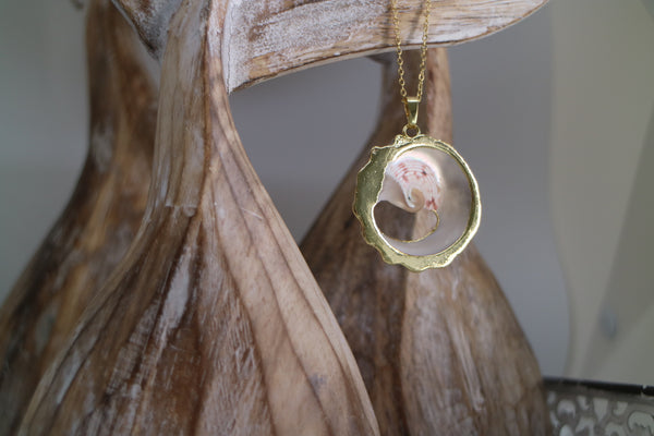Load image into Gallery viewer, Sea Shell Gold Necklace

