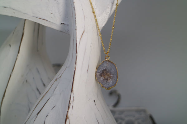 Load image into Gallery viewer, White Geode Druzy Crystal Gold Necklace
