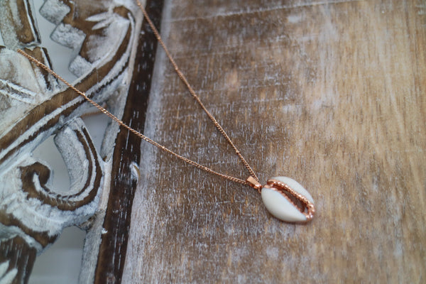 Load image into Gallery viewer, Rose Gold Cowrie Shell Necklace
