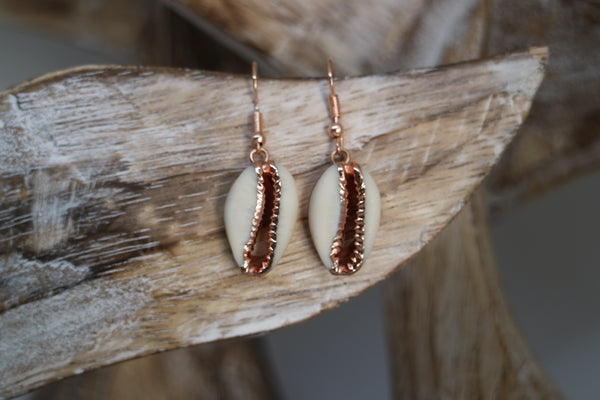 Load image into Gallery viewer, Rose gold plated white cowrie sea shells earrings
