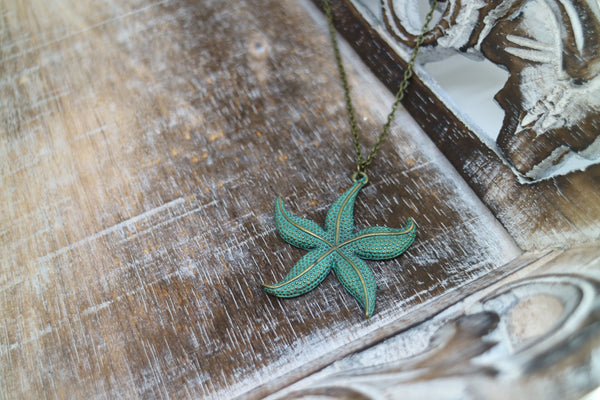 Load image into Gallery viewer, Green Bronze patina starfish boho necklace
