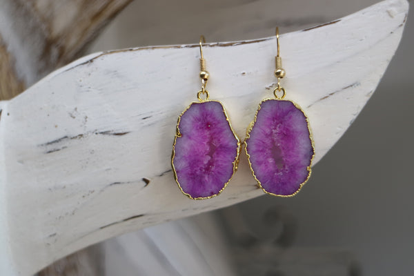 Load image into Gallery viewer, Pink Goede Druzy Agate earrings with gold plated edges and earring hooks
