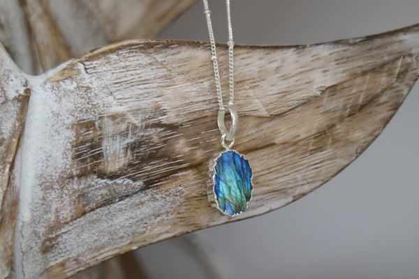Load image into Gallery viewer, Labradorite Gemstone Silver Necklace
